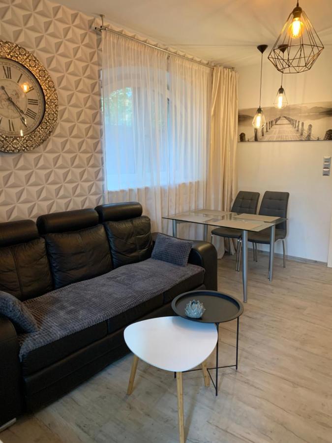 Uroczy Apartament Z Patio Szczecin Luaran gambar